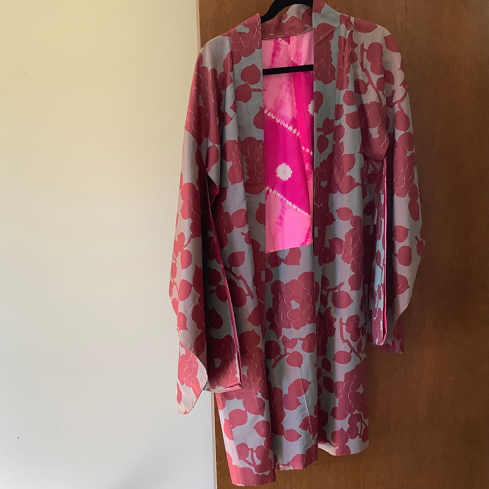 Vintage Silk Kimono Grey and Burgundy: Vintage Silk Kimono Grey and Burgundy