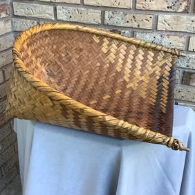 Vintage Showa Furuimi Harvest Basket. 1940s, Note Symbols on Interior