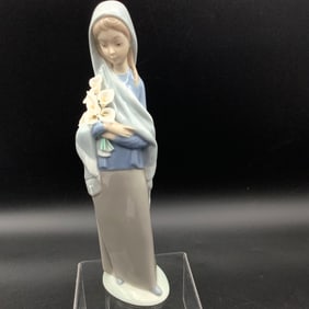 Lladro Girl with Calla Lillies
