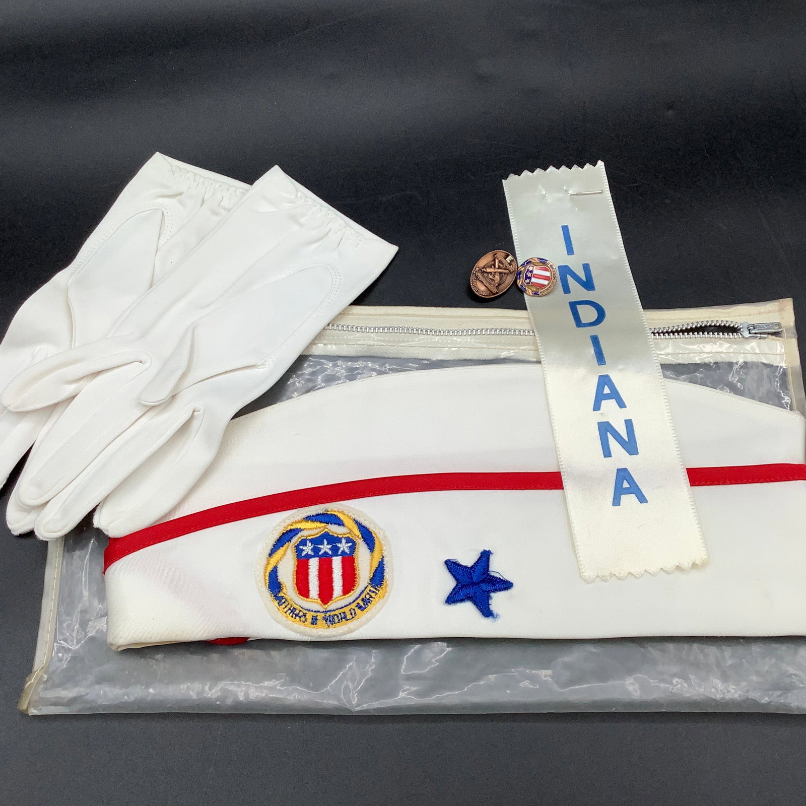Mothers of WWII Hat, Gloves, Pins: Mothers of WWII Hat, Gloves, Pins Pristine Condition