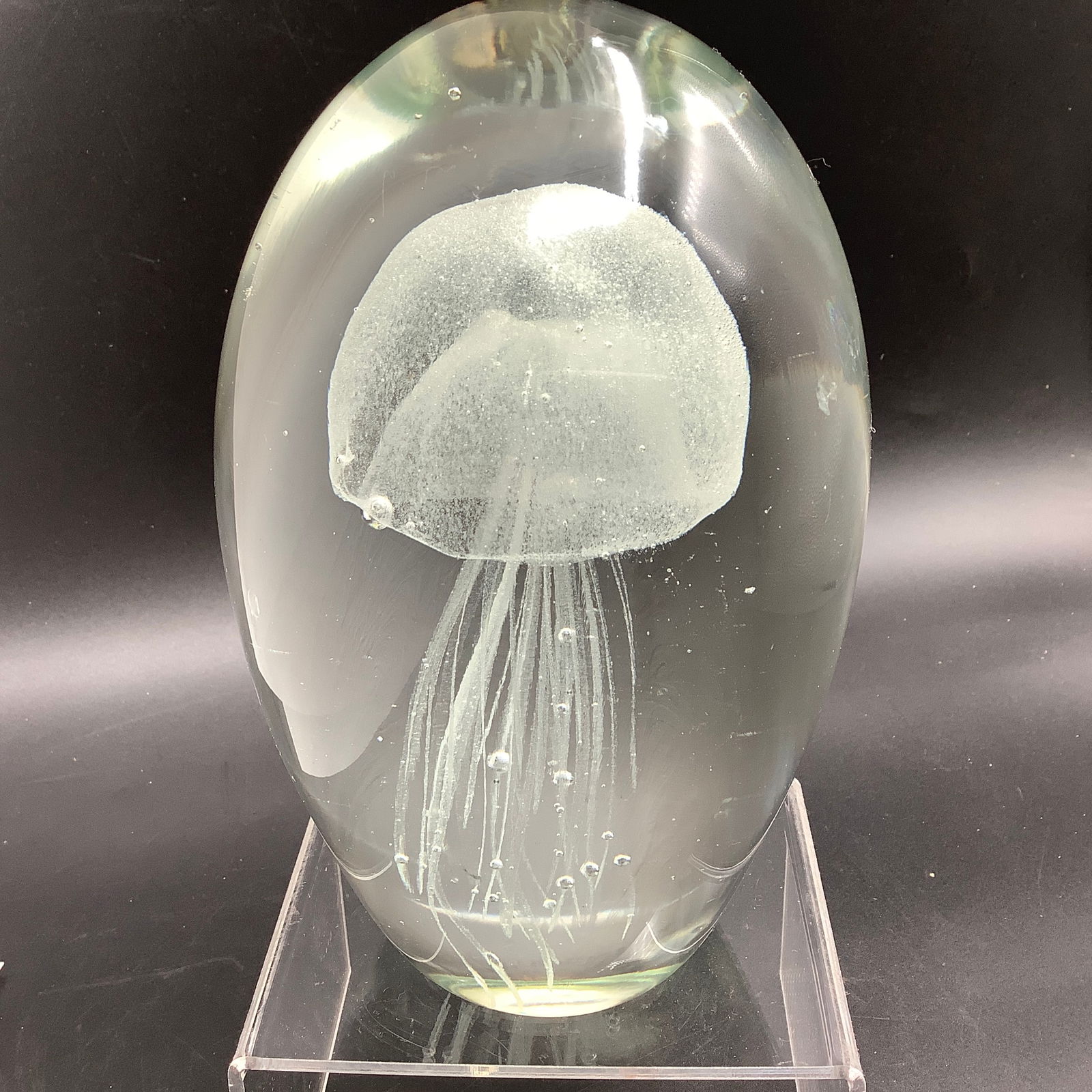 Jellyfish Paperweight by Dynasty Gallery: Dynasty Gallery Heirloom Collectibles label Fissure on side about 1/2 inch long-cannot be felt