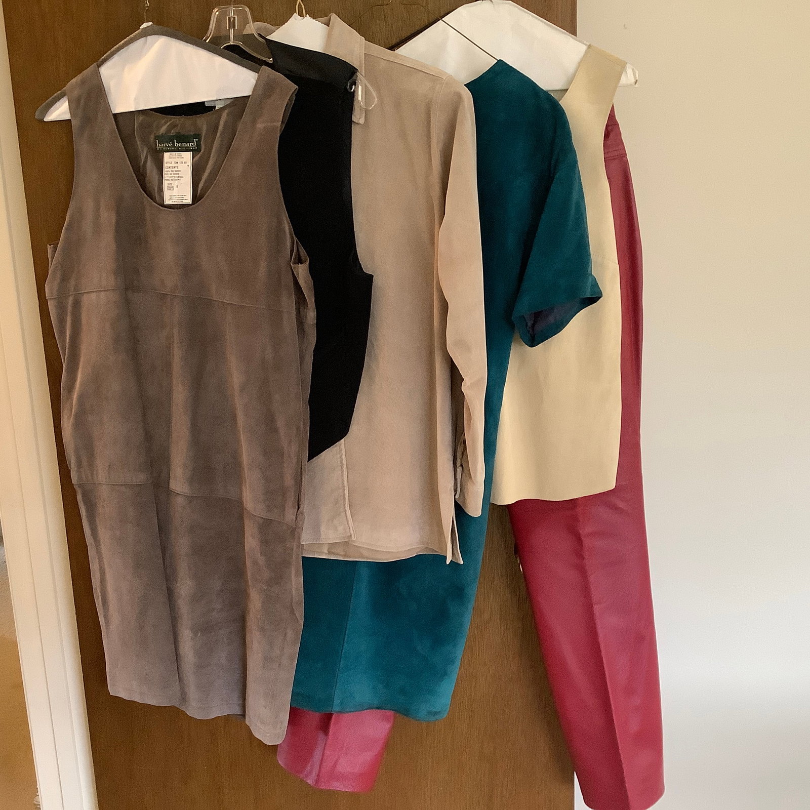 Mix Lot of 100% Leather Womens Clothing, Tops, Dresses, Pants and Vest: Harve Benard dress, 100% pig suede, Size 6 ,37 inch length Mona Mode leather vest, size small Rafaella leather shirt jacket, size M Teal colored leather dress by bagatelle, size 4, 37 inch length Size