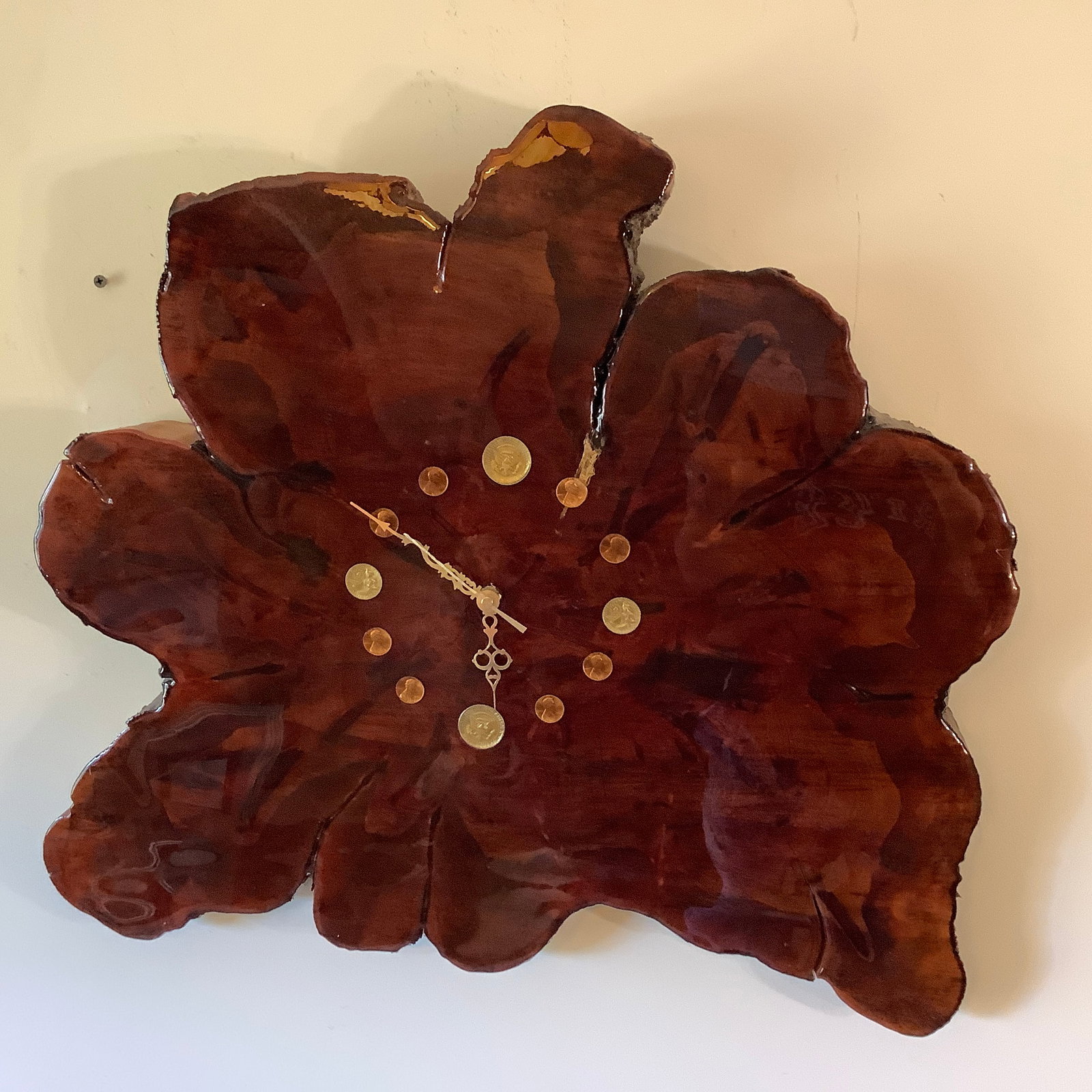 Live Edge Wood Wall Clock, Heavily Lacquered with Coins Mounted for Numbers: Half Dollars are laid at the 12, 3, 6 and 9 positions with pennies on the other numbers Working beautifully