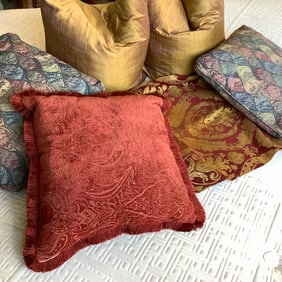 5 Quality Pillows and Damask Pillow Sham