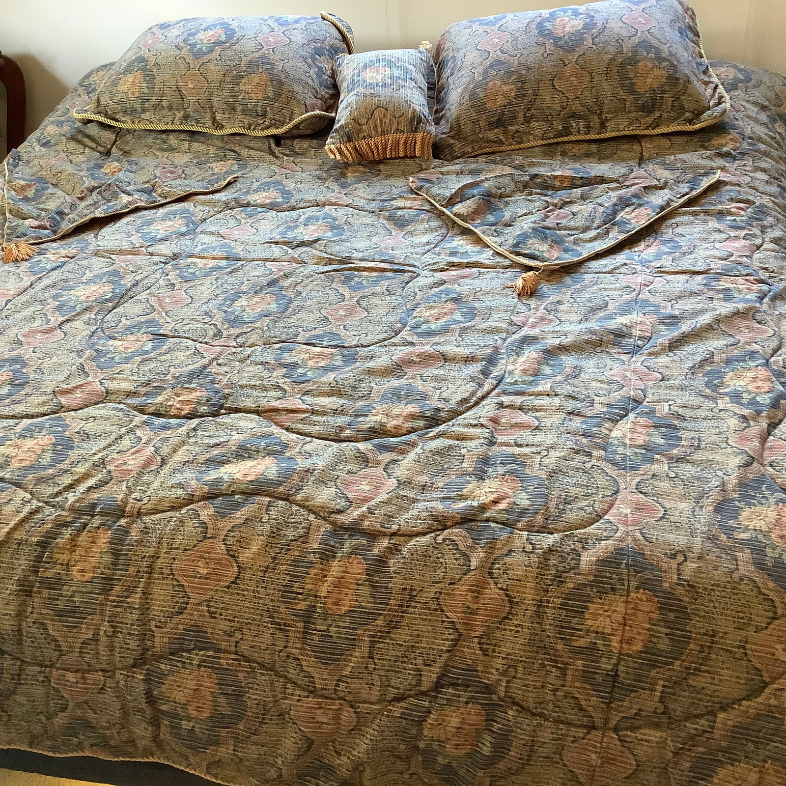 Thomasville Queen Bedspread, Ralph Lauren Pillows, Toss Pillow and 2 Dresser Scarves: Gorgeous piping, fringe assels and trim