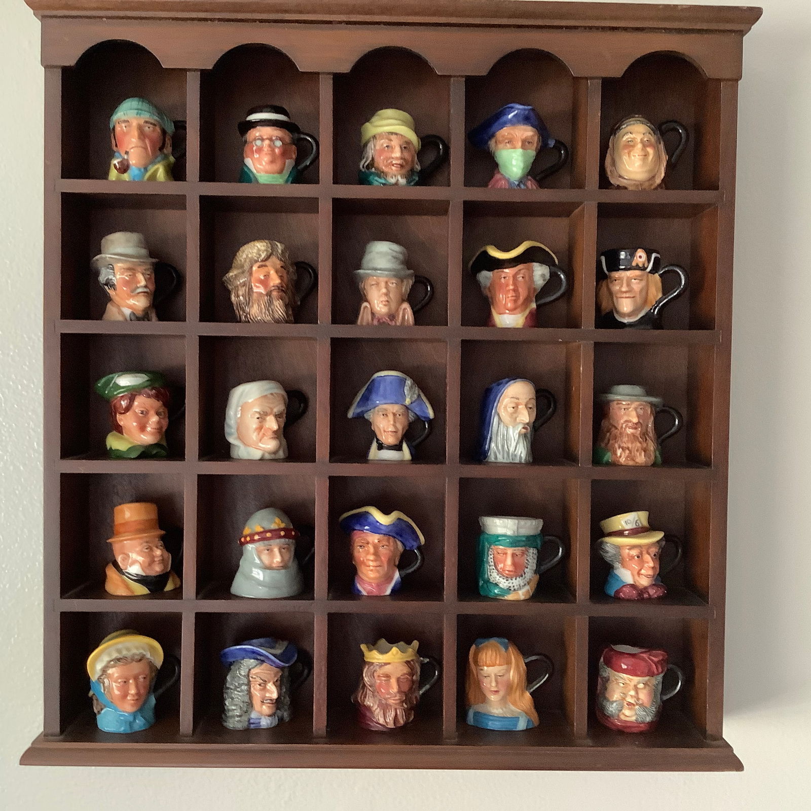 25 Piece Set Mini Toby Mugs with Display Case (1 of 11)