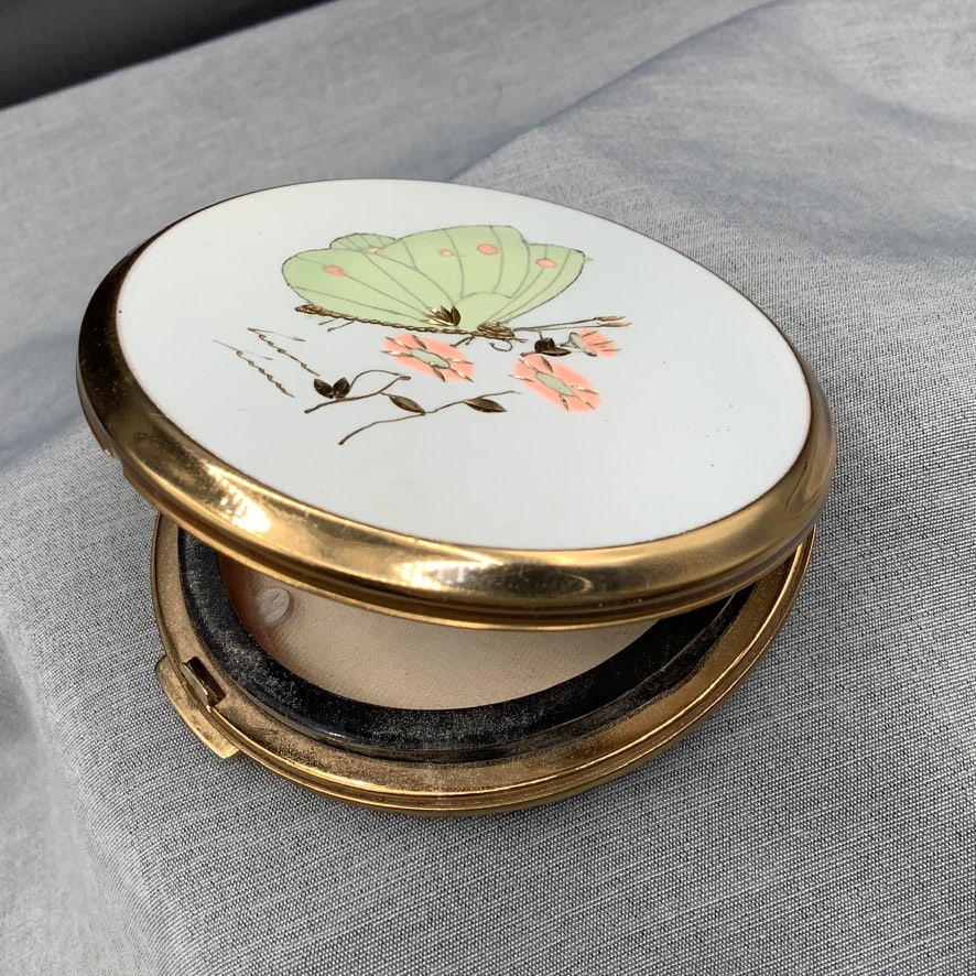 Vintage Stratton England Compact with Butterfly on Top (1 of 8)