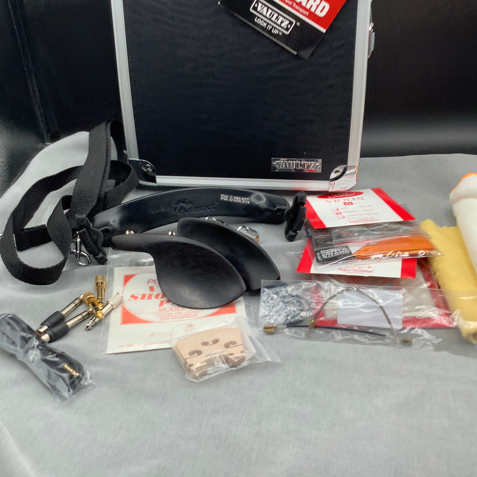 Vaultz Locking Storage Clipboard Case with Violin Parts and Strings (1 of 19)