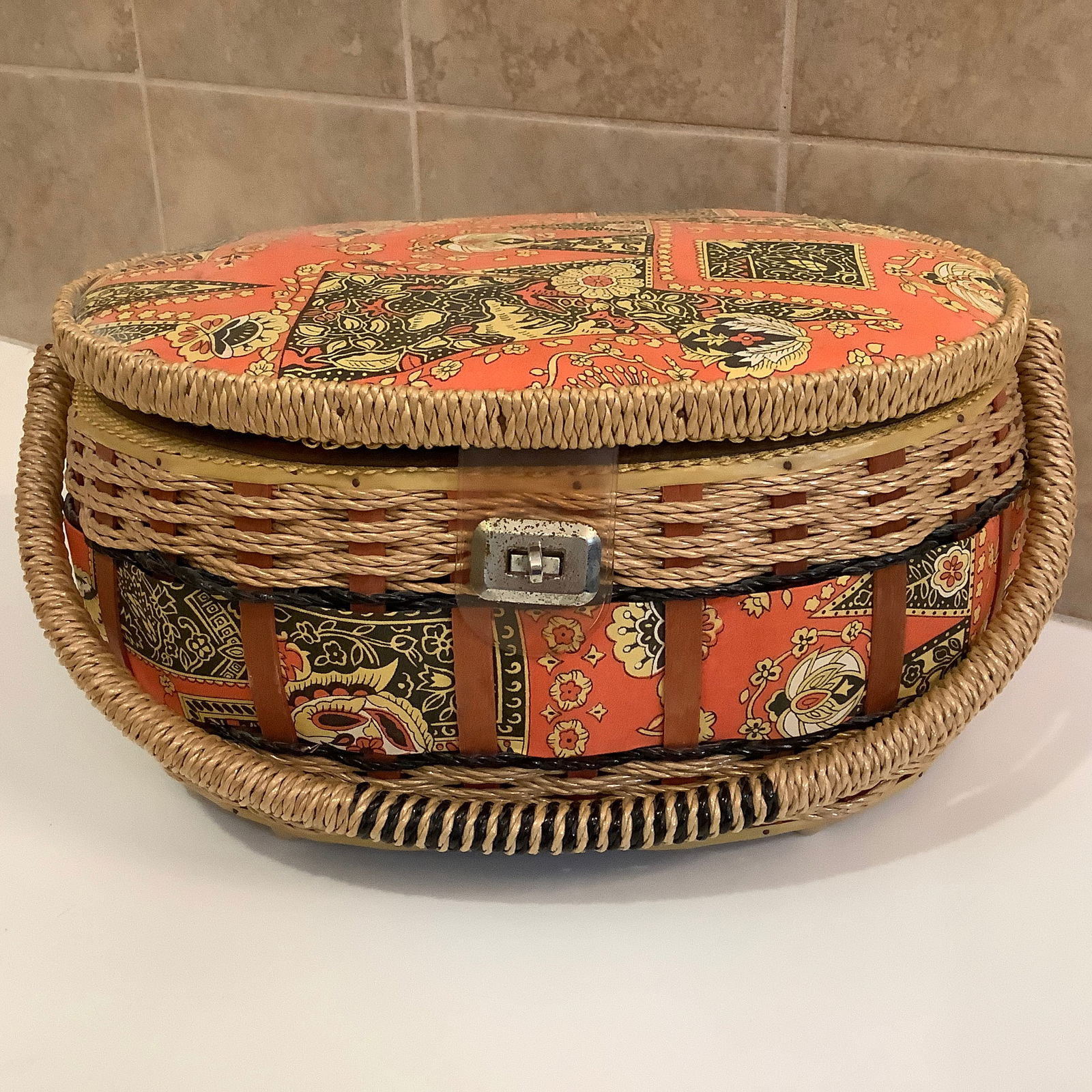 Vintage Sewing Basket Full of Sewing Supplies (1 of 9)