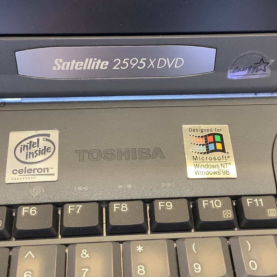 Toshiba Laptop Satellite 2595XDVD (1 of 8)