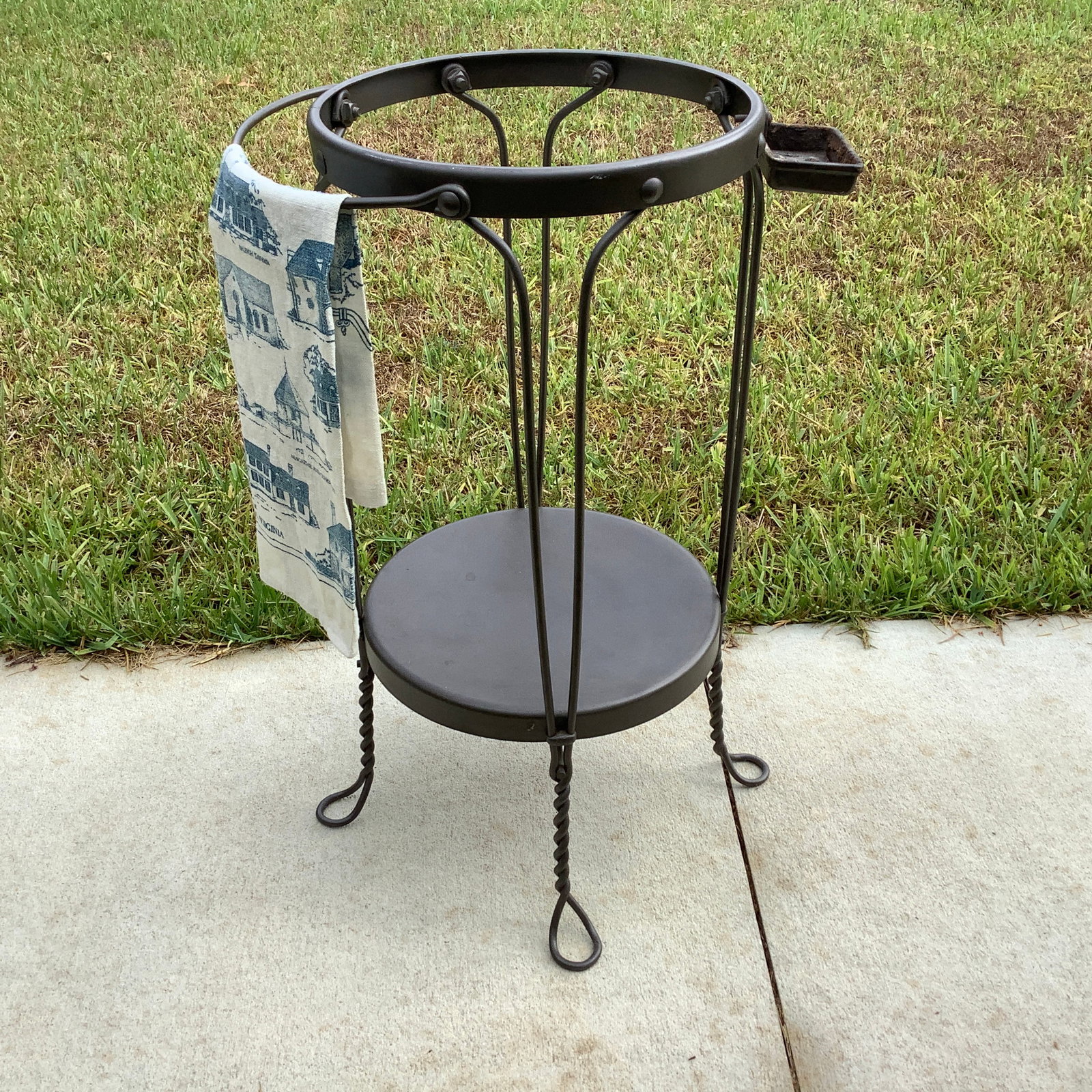 Vintage Twisted Wrought Iron Washstand with Soap Holder and Towel Bar (1 of 10)