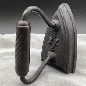 Vintage Sad Iron Bxx4