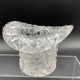 Fenton Daisy and Button Top Hat