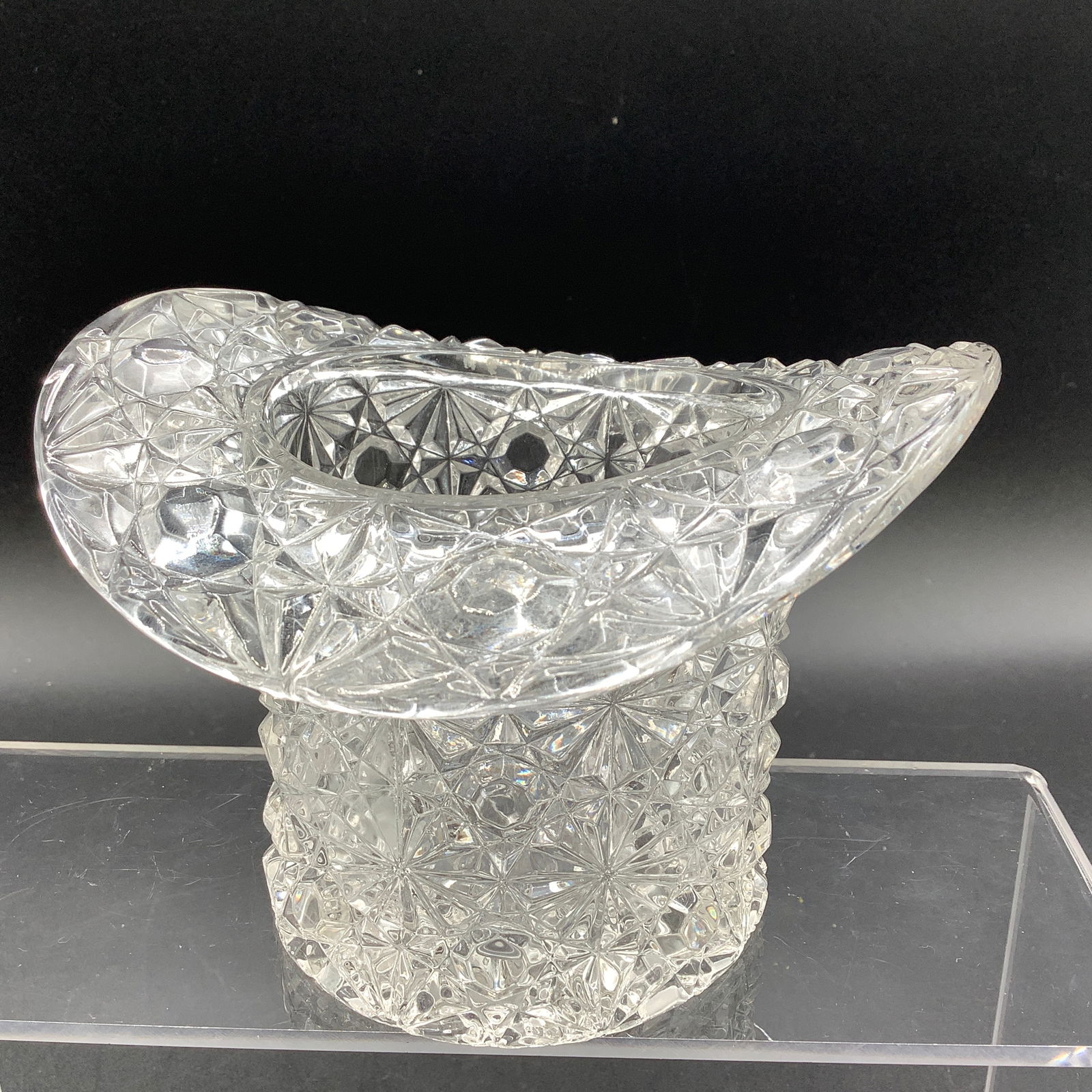 Fenton Daisy and Button Top Hat (1 of 5)