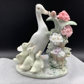 Lladro "How Do You Do" Duck Figurine