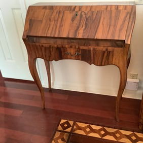 Petite Ladies French Writing Desk
