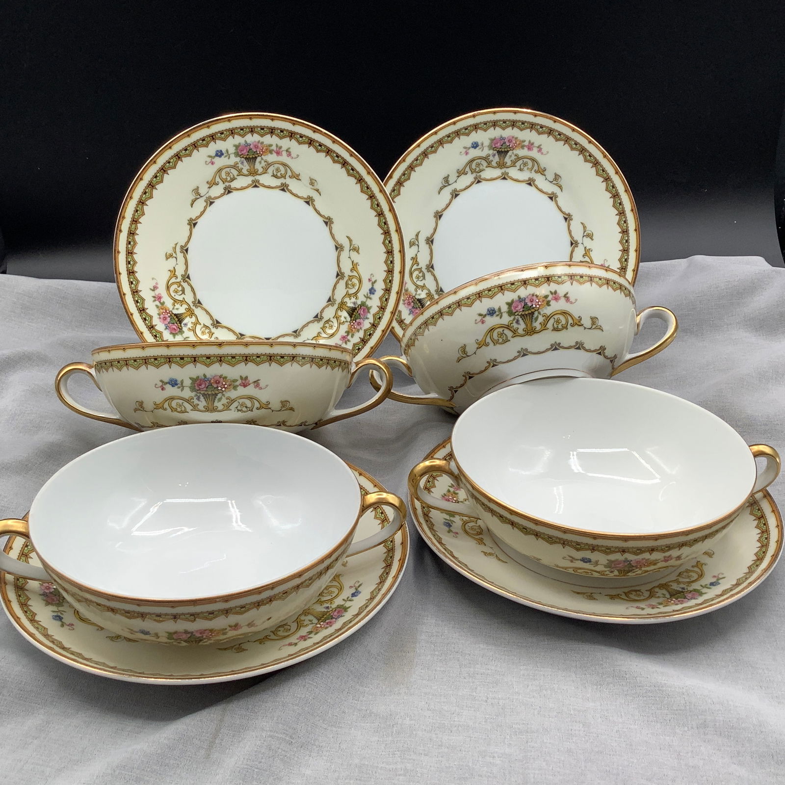 Noritake Carltonia 4 Soup Bowls, 2 Soup Saucers and 2 Bread Plates: Excellent condition, no chips