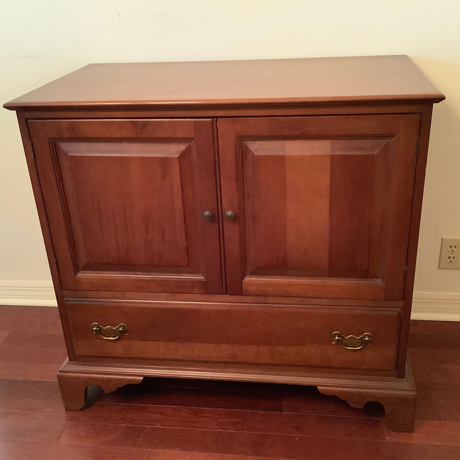 Mid Century Solid Cherry Server Made by Unique Furniture Makers (1 of 8)