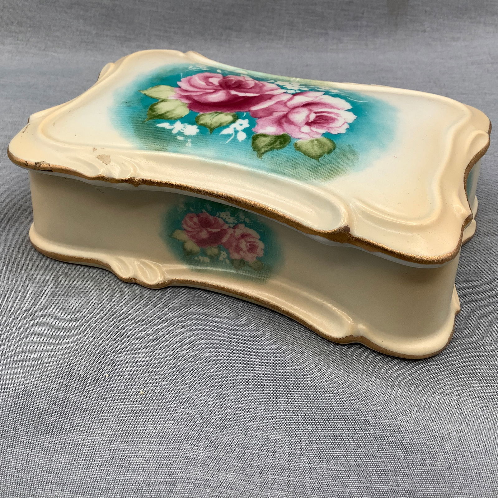 Antique Covered Vanity Dish with RS in Shield Mark (1 of 7)