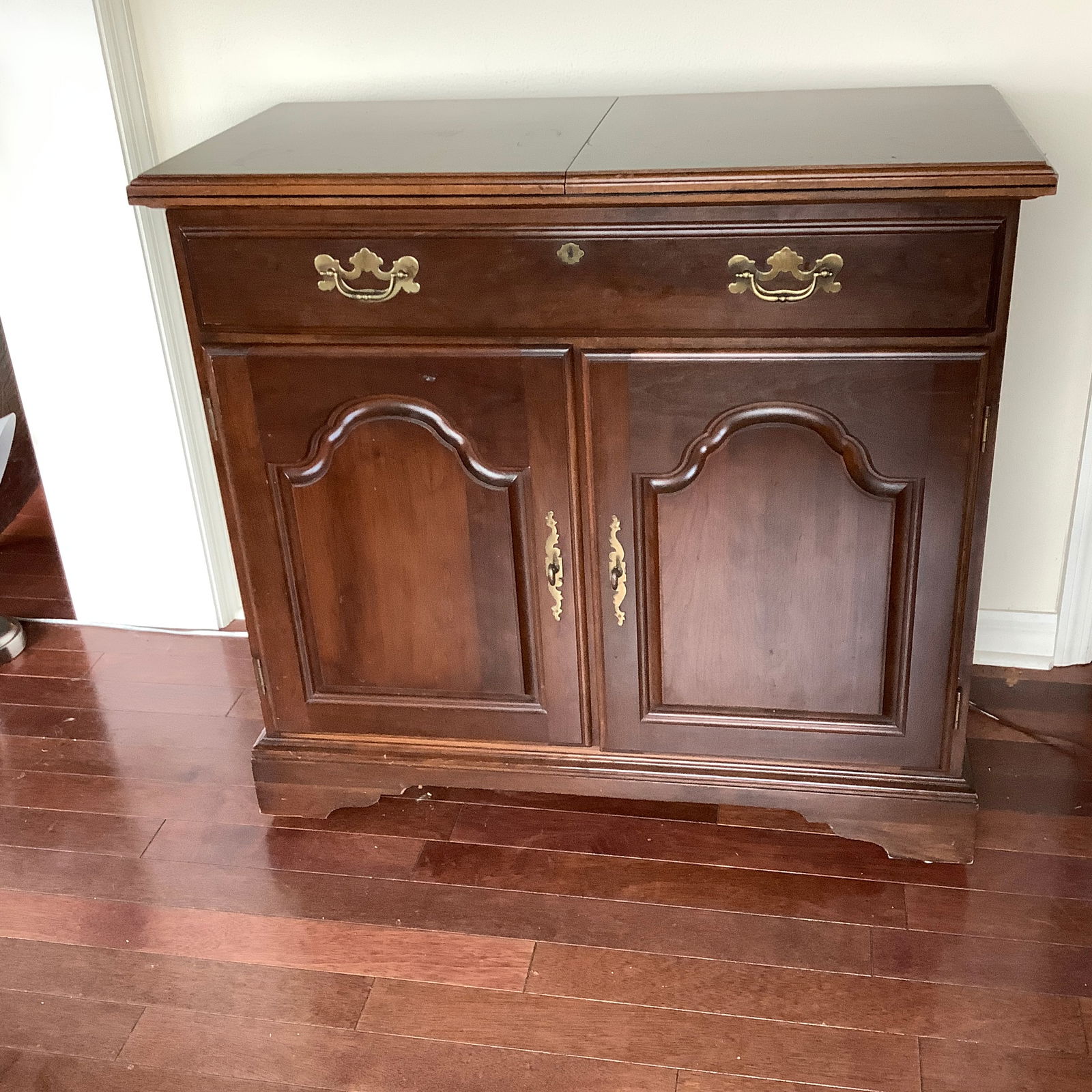Cherry Server or Sideboard with Single Drawer, Double Door and FlipTop (1 of 7)