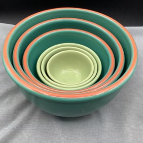 2 Sets of Graduated Nesting Bowls