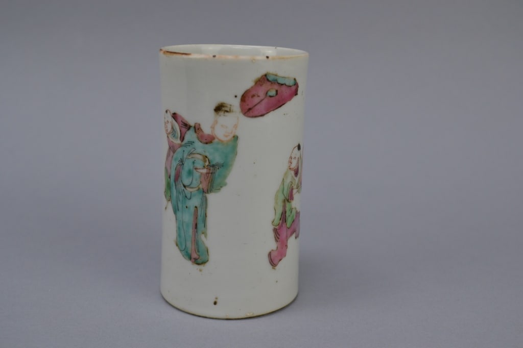 Small Chinese Brush Pot: Small 19c Chinese Famile Rose brush pot. 4.5" tall x 2.5" wide.