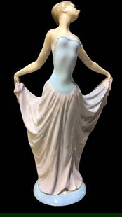 Lladro Porcelain Dancer Figurine: Handmade porcelain Lladro dancer figurine. Marked Daisa 1979 on bottom. In good condition, no chips. 11 3/4" H x 7" W. 8 lbs