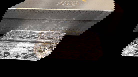 Waterford Westover business card holder: Brand new with sticker still on the bottom. Crystal business card holder in Saks Fifth Avenue gift box. 1 3/4"H x 5"L 1 lb