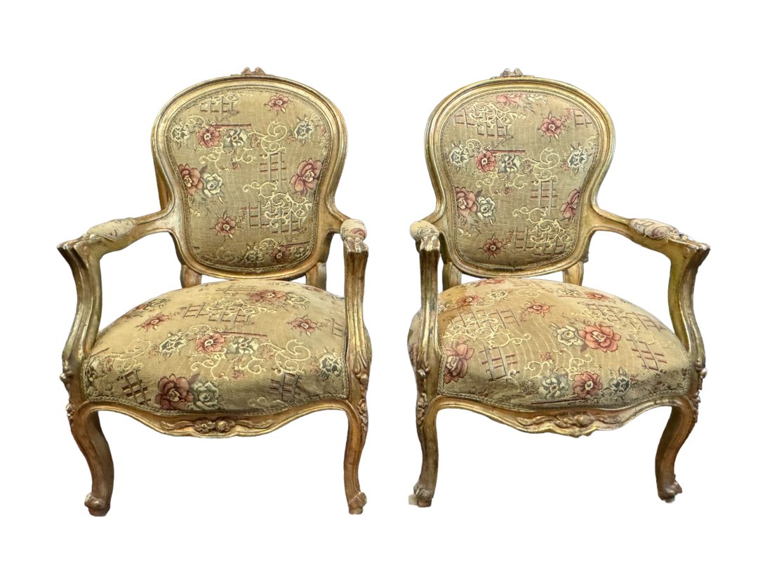 Large 16th-century-style Tuscan oak sideboard with two doors and two drawers (1 of 7)