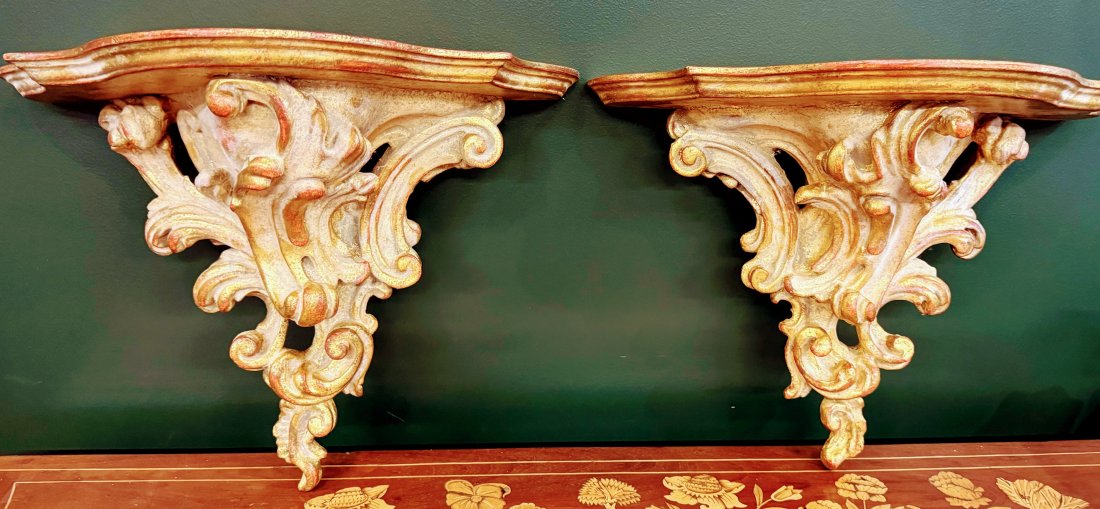 Pair of giltwood wall brackets (1 of 3)