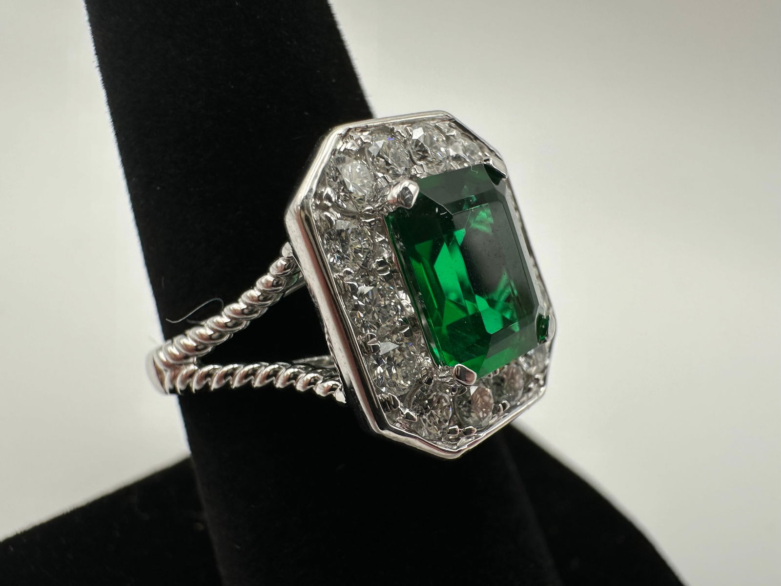Emerald Cut 3.02 ct Emerald & VS Diamond Ring (1 of 5)