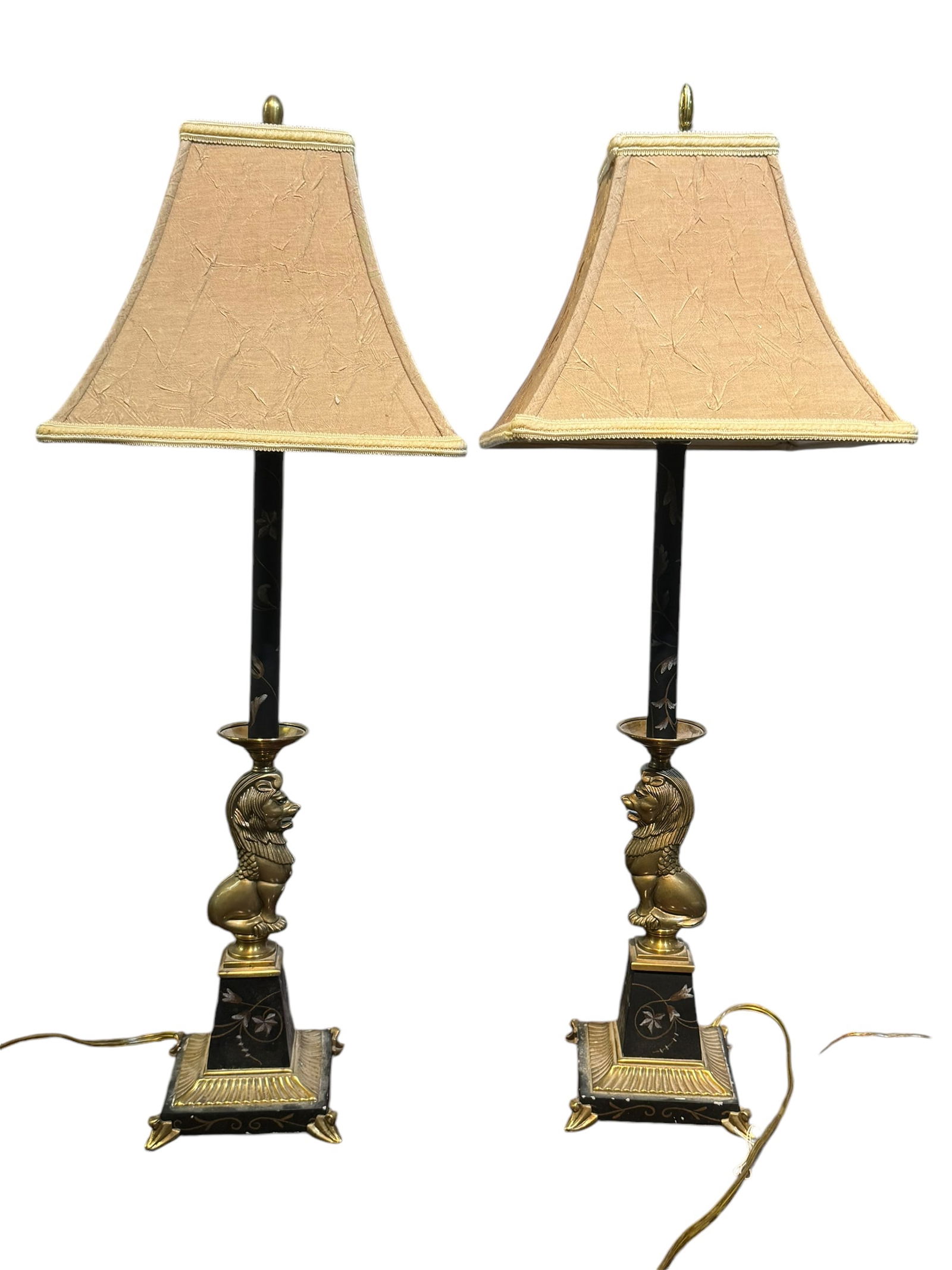 Pair of figural lion form lamps (1 of 3)