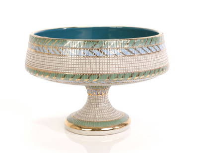Mid-Century Modern Italian Pottery Compote: A Mid -Century Modern Italian pottery compote dish. Unique geometric incision lines provide texture to this piece. Signed on base. In the manner of Aldo Londi Bitossi. Dimensions: H: 5.5” x L: