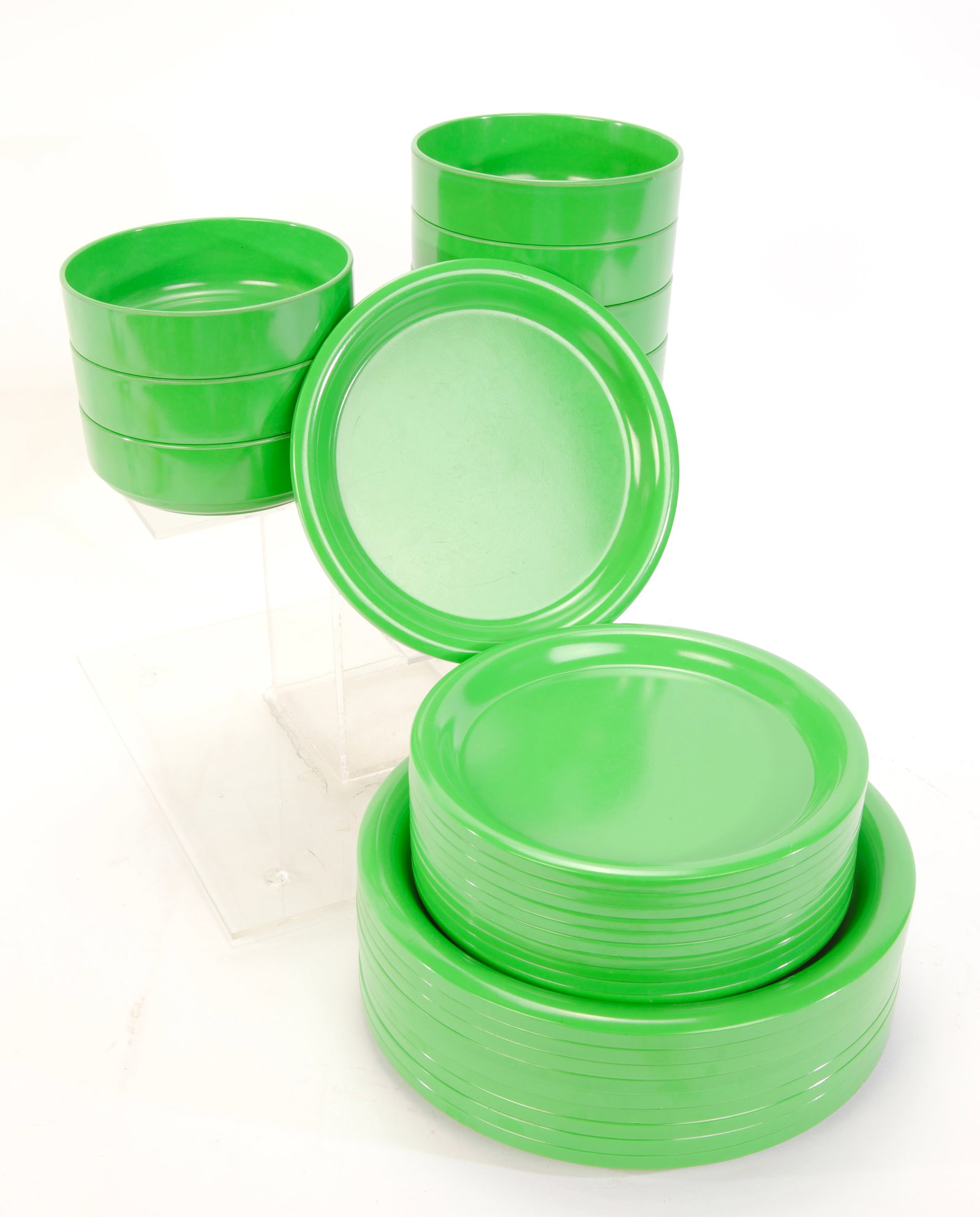 INGRID LTD 25 Pc Set Green Mid-Century Modern Plastic Dishes: A set of Mid-Century Modern green plastic dishes made by Ingrid Ltd. Includes: 9- 10" Plates11- 8" Plates7- 5.5" x 2" Bowls (1 bowl is chipped).