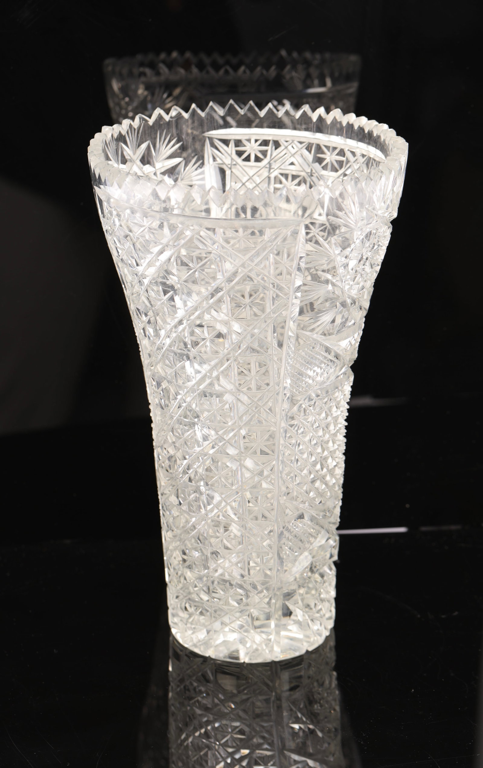 12" 19c. AMERICAN BRILLIANT CUT CRYSTAL VASE SIGNED!: An exquisite antique cut crystal vase in the American Brilliant pattern. The vase is signed near the top rim (Yazzoni?)As pictured. There are a small few chips on the teeth of the rim. See close up pi