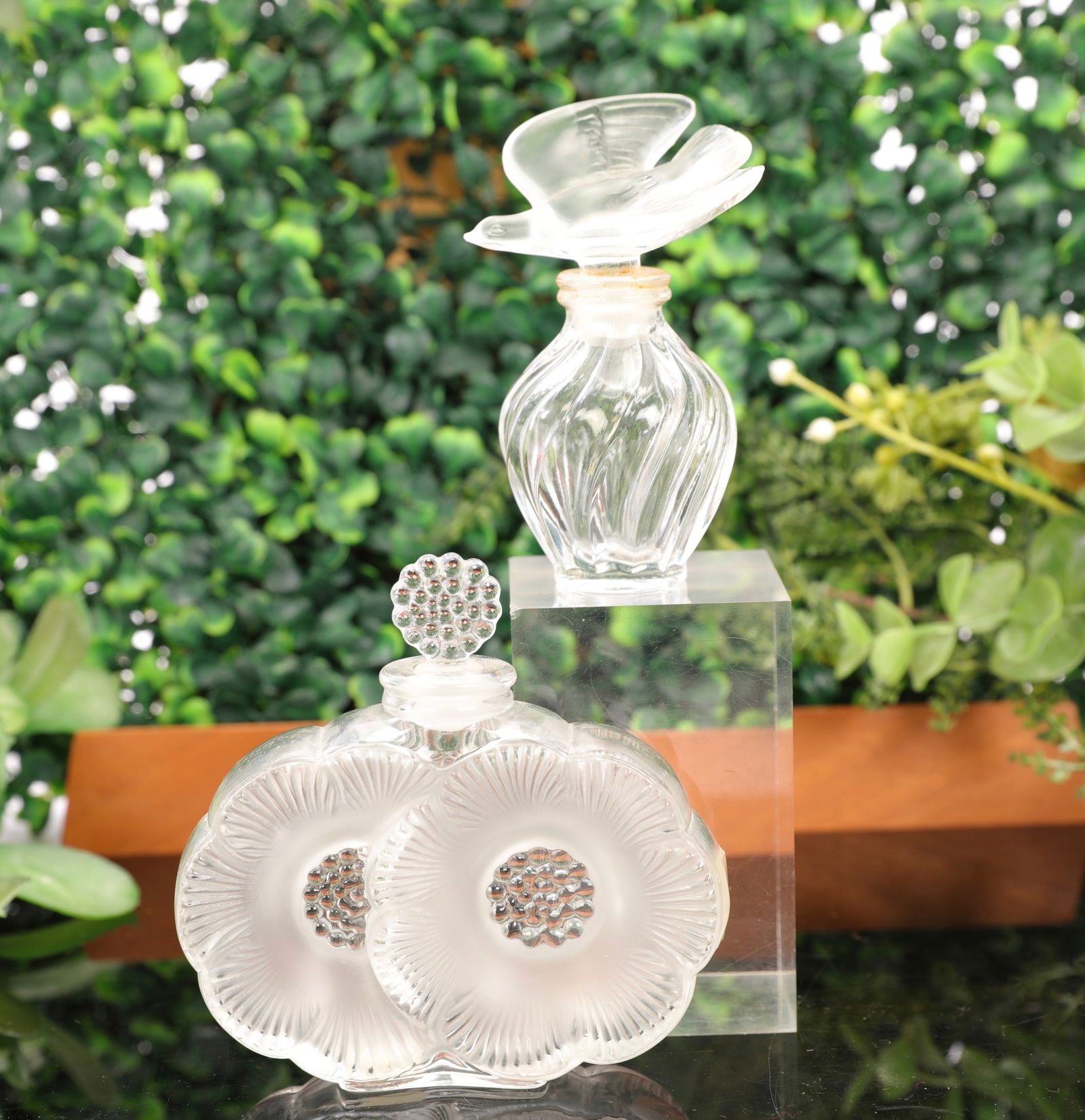 2 LALIQUE CRYSTAL PERFUME BOTTLES BIRD & FLOWERS (1 of 8)