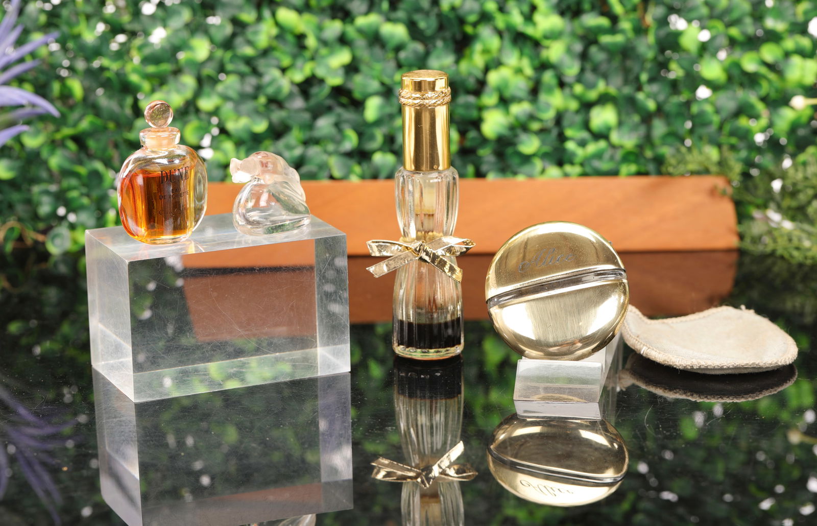 4 VTG PERFUME BOTTLES DUNE ALICE YOUTH DEW BEVERLY HILLS LEOPARD (1 of 11)