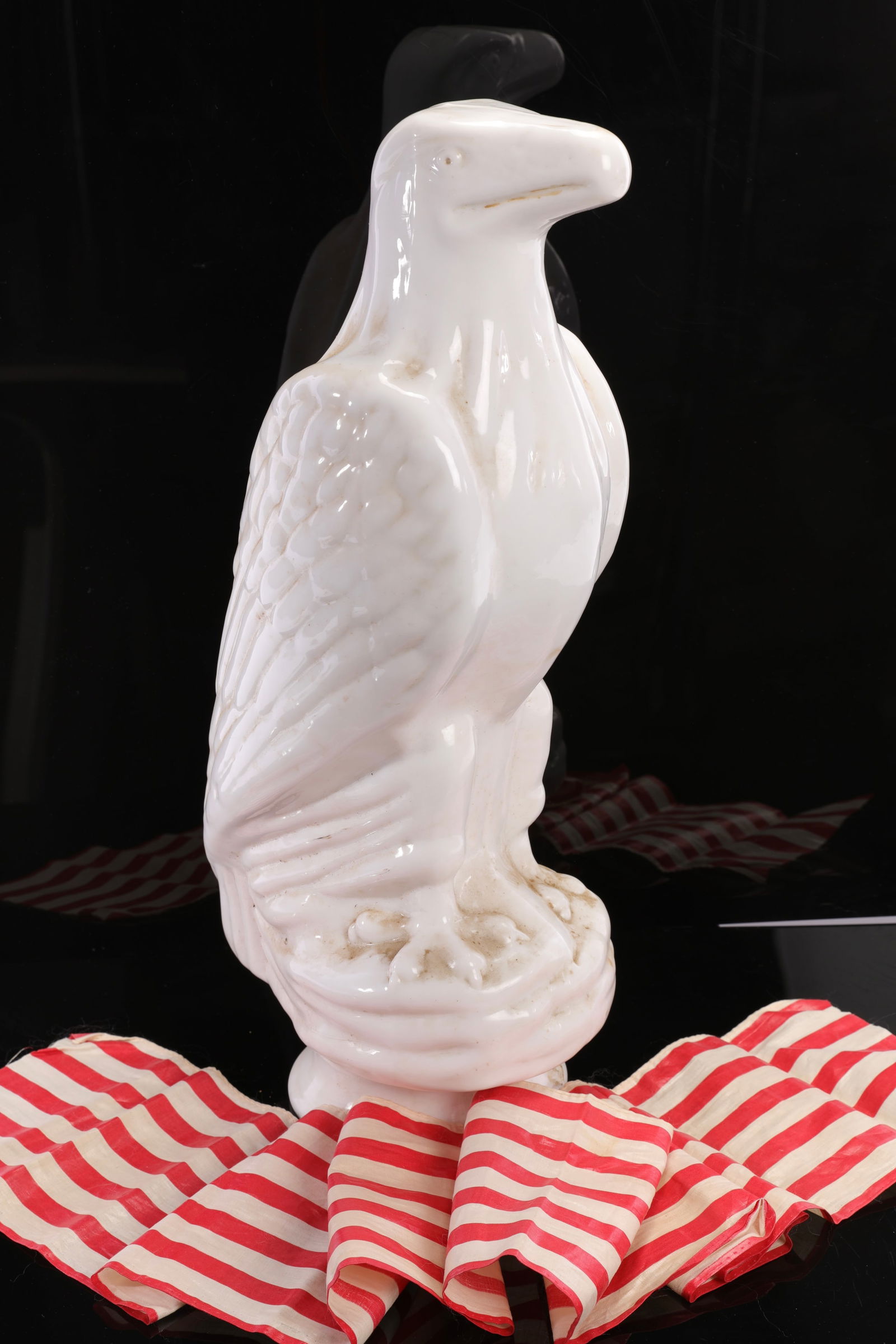 1920s BLUNT NOSE GAS PUMP LIGHT MILK GLASS WHITE EAGLE OIL (1 of 11)
