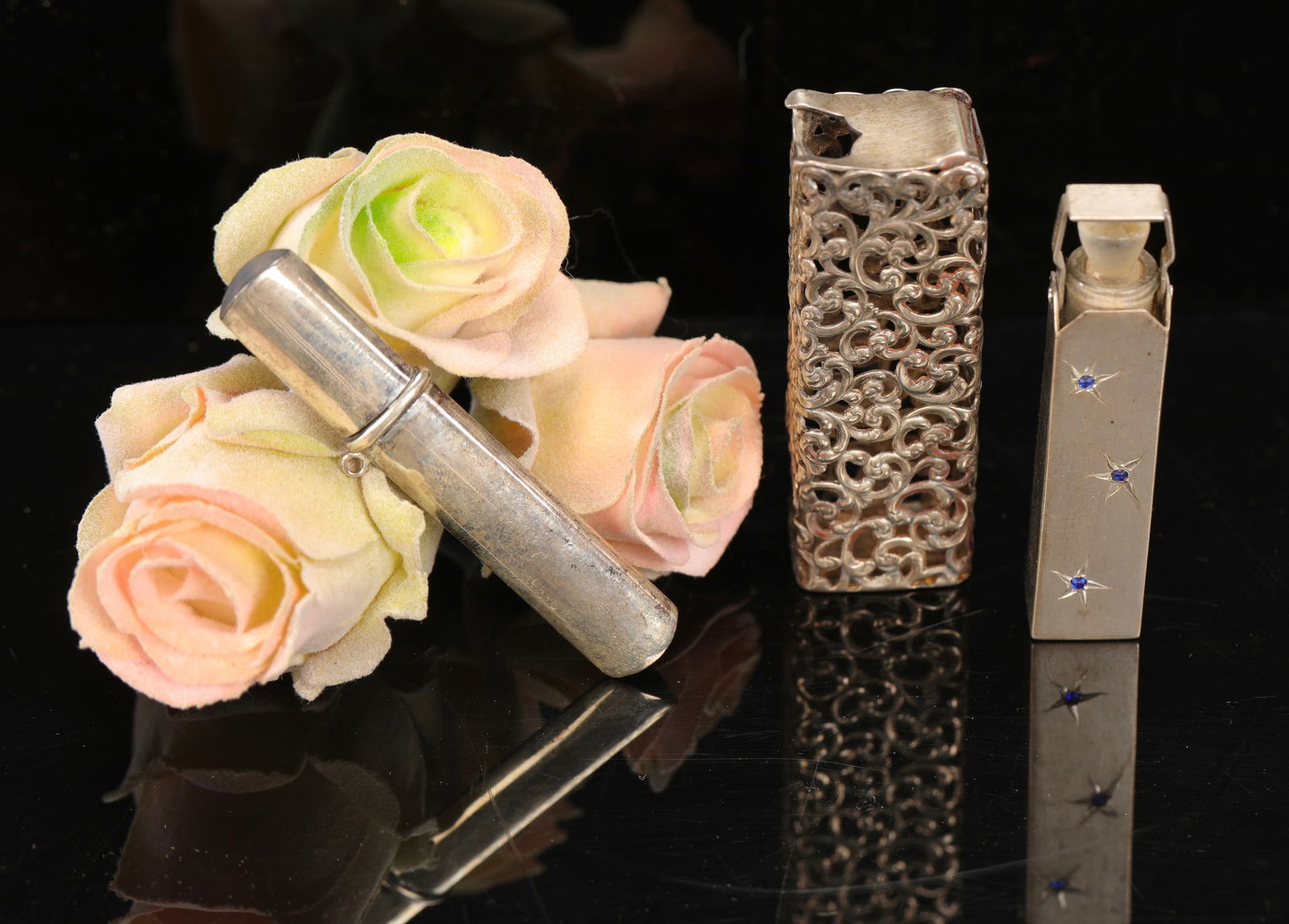 3 ANTIQUE STERLING SILVER PERFUME & VANITY BOTTLES (1 of 12)