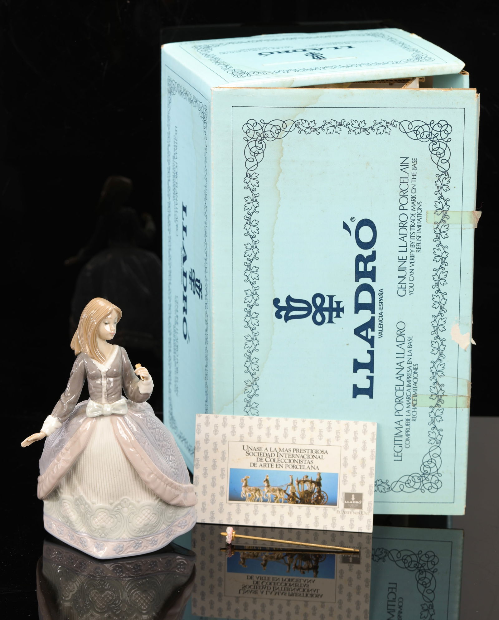 LLADRO PORCELAIN FIGURINE NO. 5.211 W/ BOX (1 of 8)