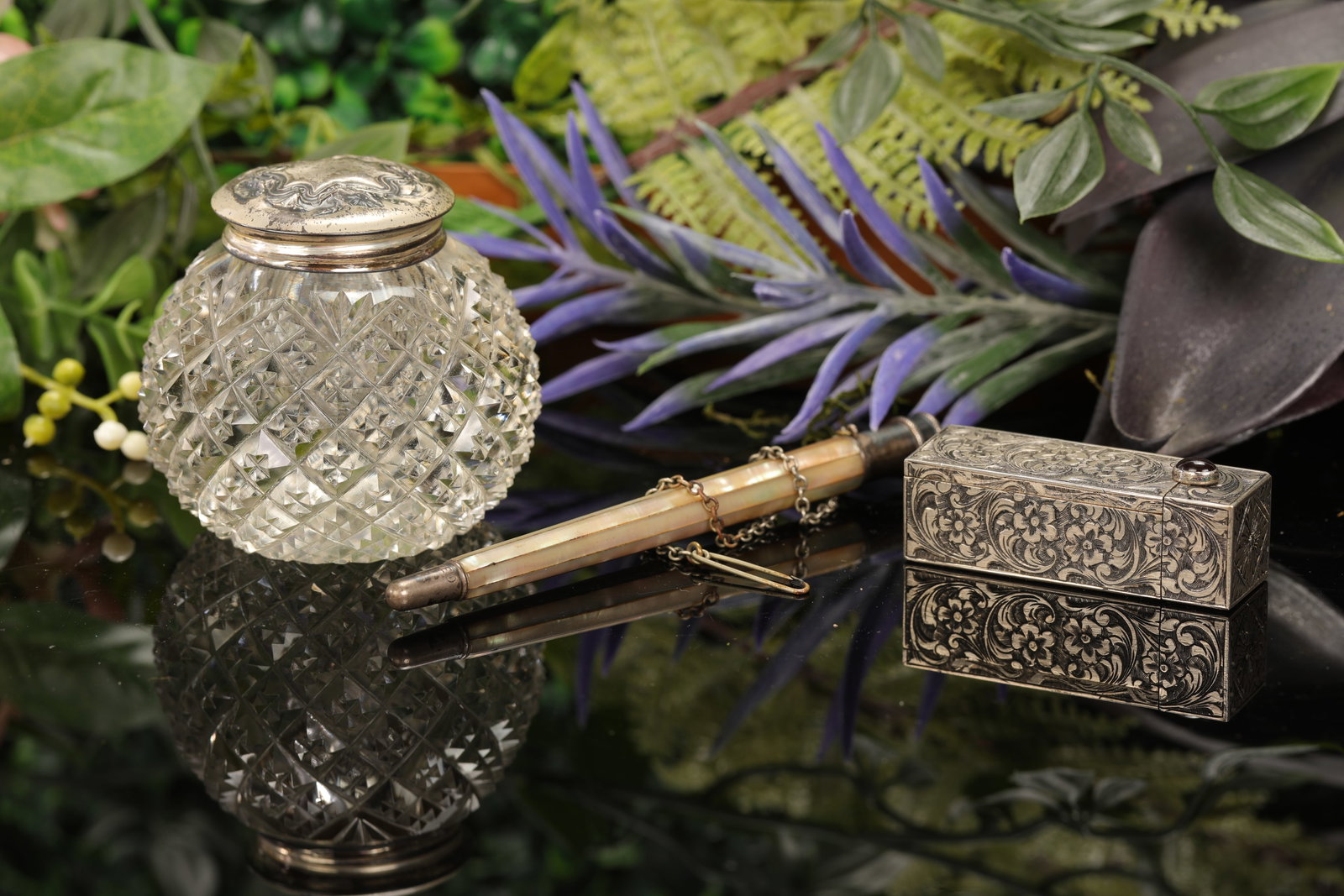 3 ANTIQUE STERLING SILVER VANITY ITEMS (1 of 8)