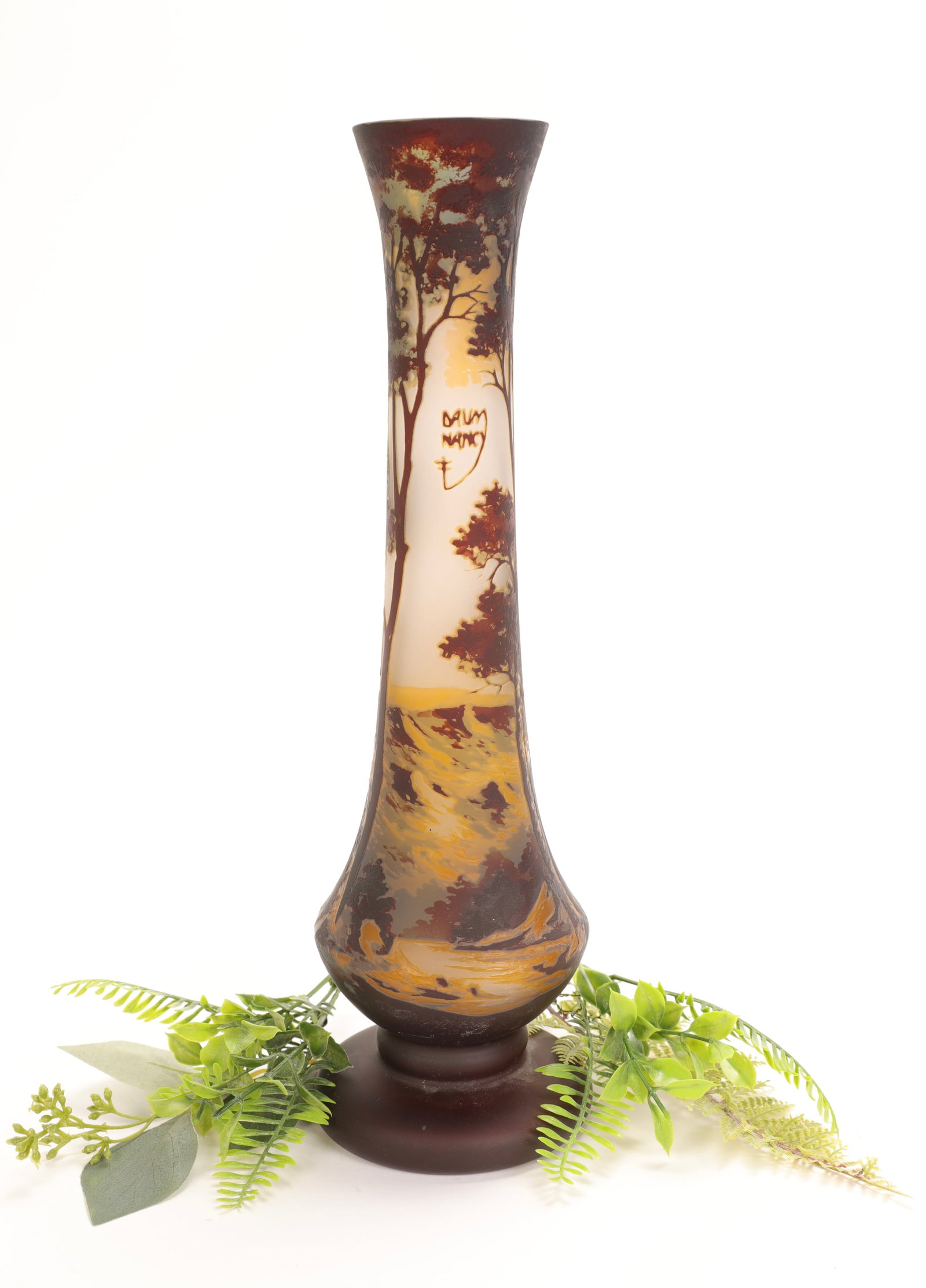 DAUM NANCY SCENIC CAMEO GLASS VASE (1 of 10)