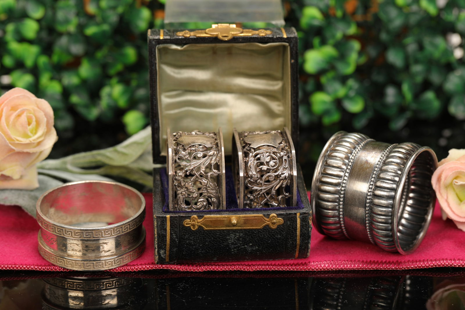 4 VICTORIAN STERLING SILVER NAPKIN RINGS (1 of 8)