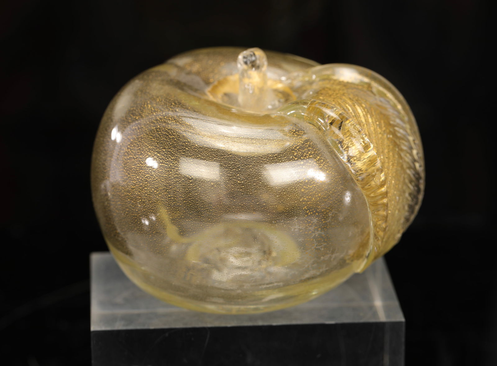 BARBINI URANIUM MURANO GLASS APPLE PAPERWEIGHT CLEAR W/ GOLD LUTZ (1 of 5)