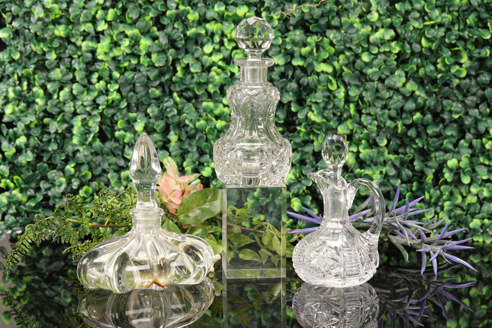 3 ANTIQUE CRYSTAL BOTTLES W/ STOPPERS PERFUME & CRUETS (1 of 8)