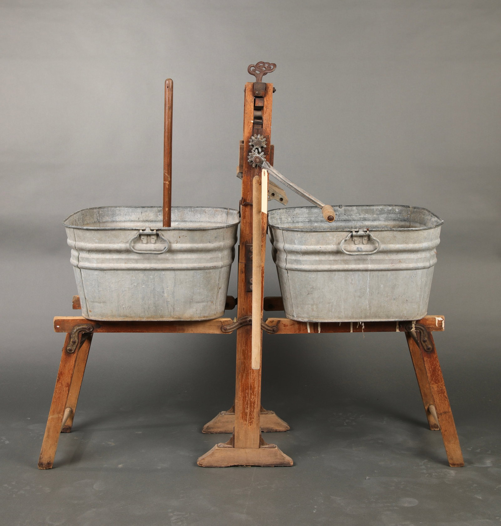 ANTIQUE FOLDABLE WASHING STATION LOWELL MANUF. BRIGHTON 110B (1 of 9)
