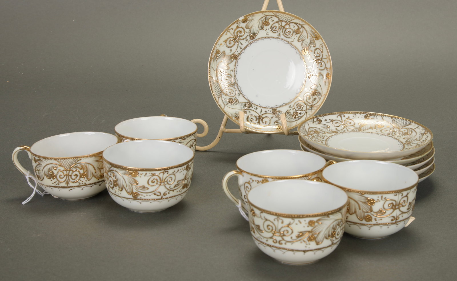 (6) NIPPON GILT FLOURISH PORCELAIN CUPS & SAUCERS (1 of 5)