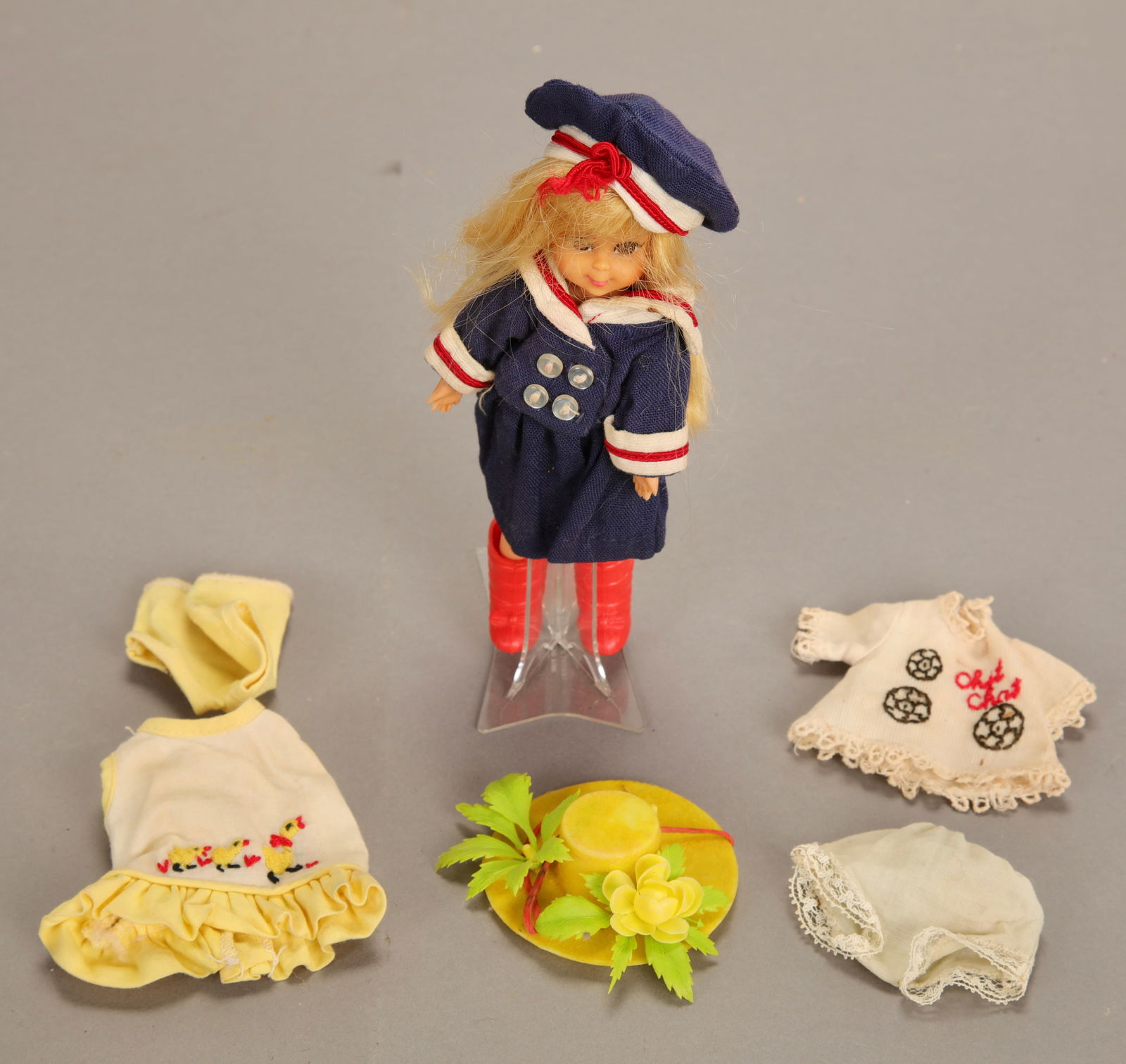 VTG MATTEL TUTTI DOLL W/ OUTFITS (1 of 5)