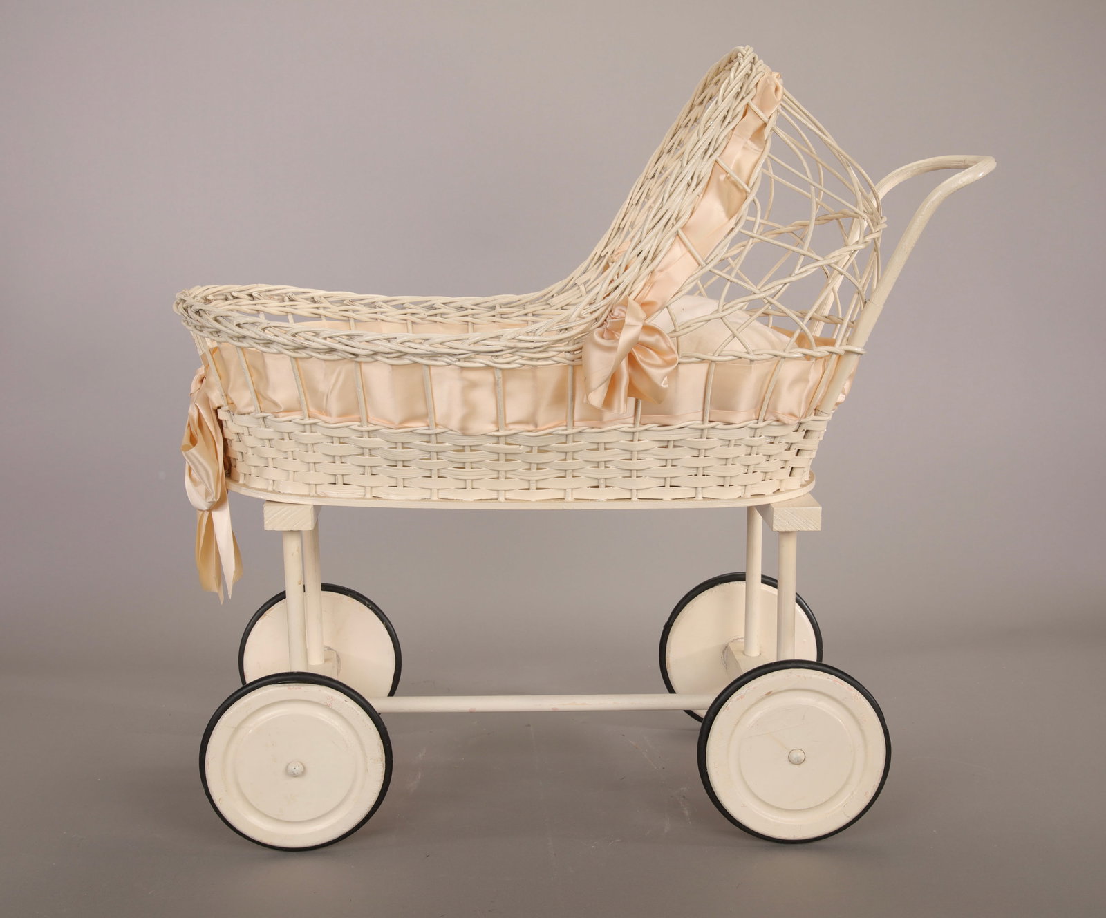 VTG WHITE WICKER DOLL STROLLER / PRAM FURNITURE (1 of 5)