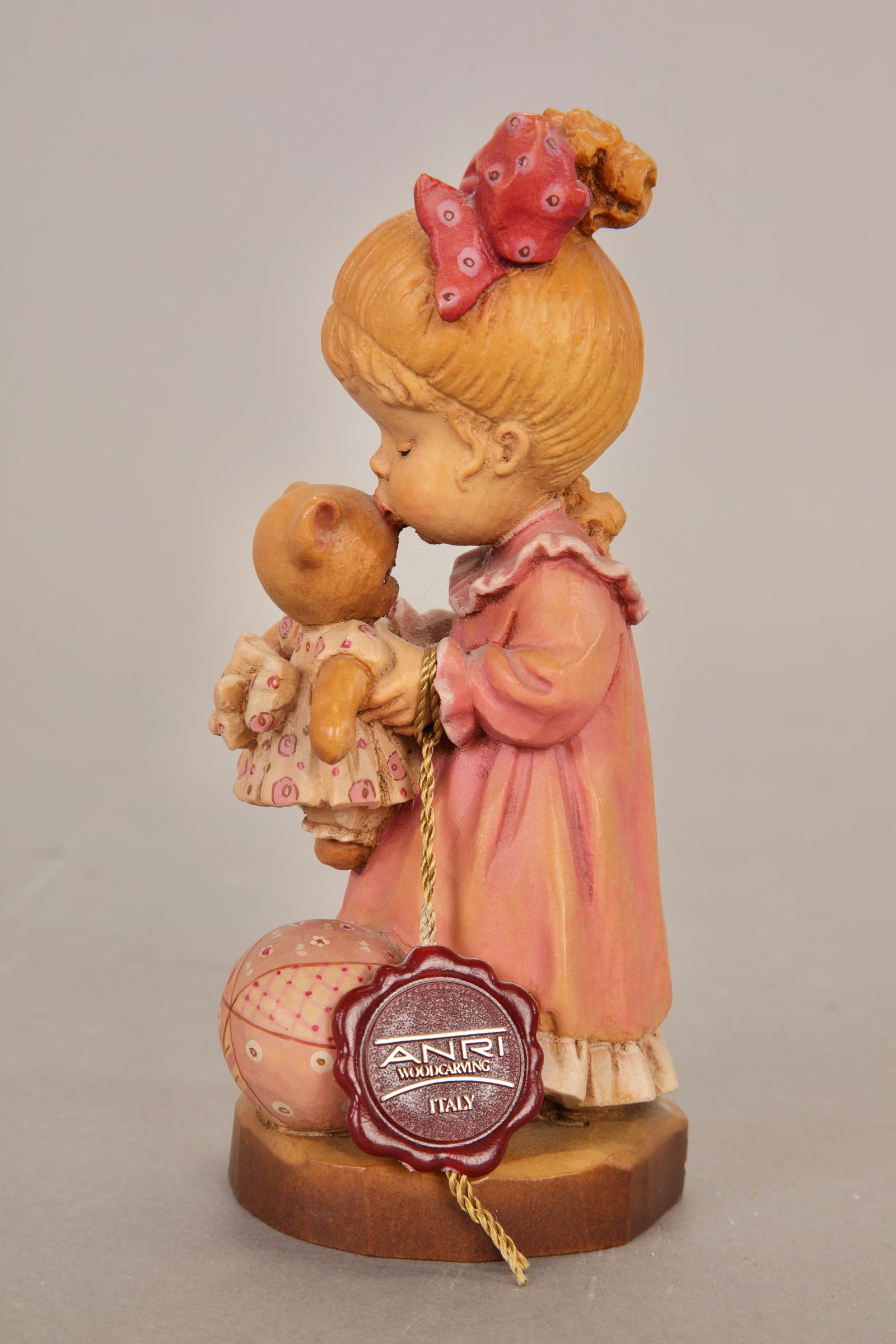 ANRI SARAH KAY WOOD CARVING GIRL HOLDING TEDDY BEAR 857/2000 DESIGN VALENTINE (1 of 5)